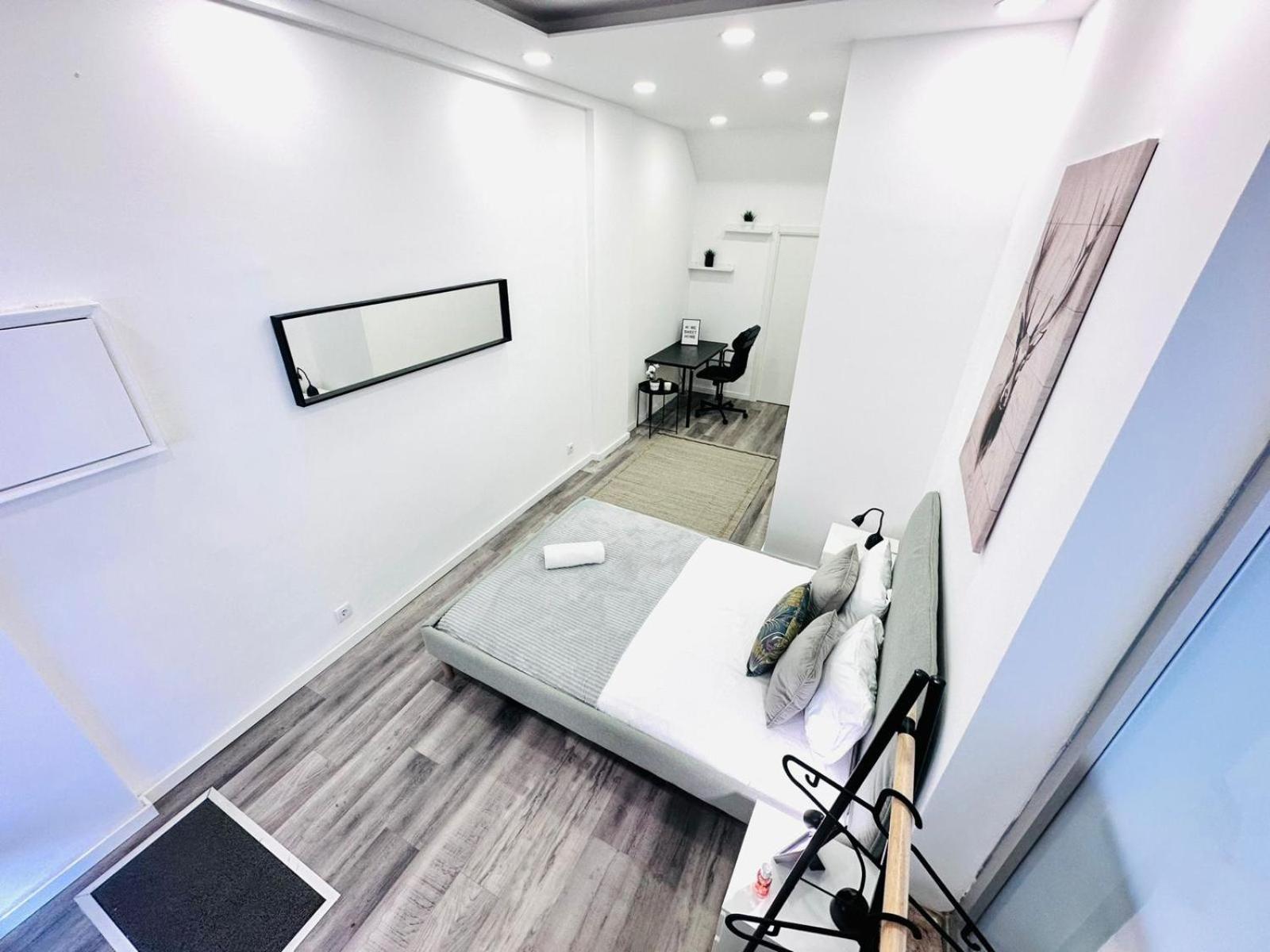 Studio, Great Location